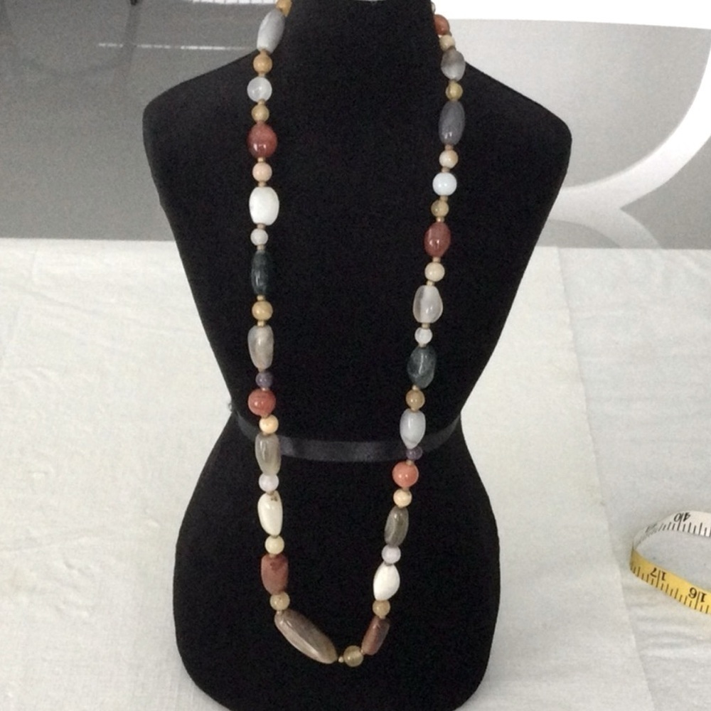 Woman’s Agate Stone Necklace multi color stones no clasp goes over the head